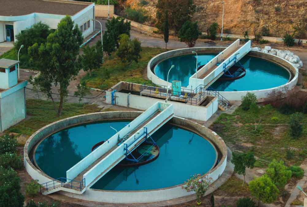 Process piping at a Jaljiwan water treatment installation in New Delhi